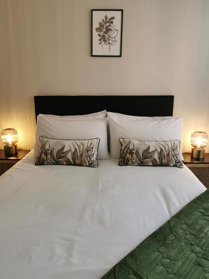 Axiom Apartment - Beautiful Stylish 2 Bed. Челтенхам Экстерьер фото