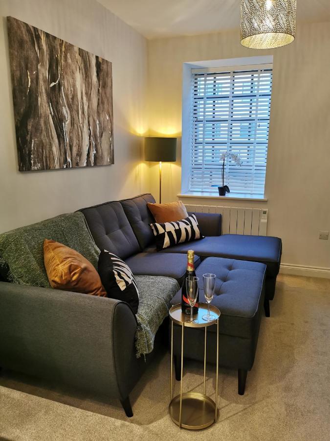 Axiom Apartment - Beautiful Stylish 2 Bed. Челтенхам Экстерьер фото