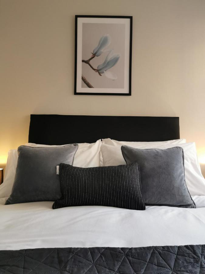 Axiom Apartment - Beautiful Stylish 2 Bed. Челтенхам Экстерьер фото